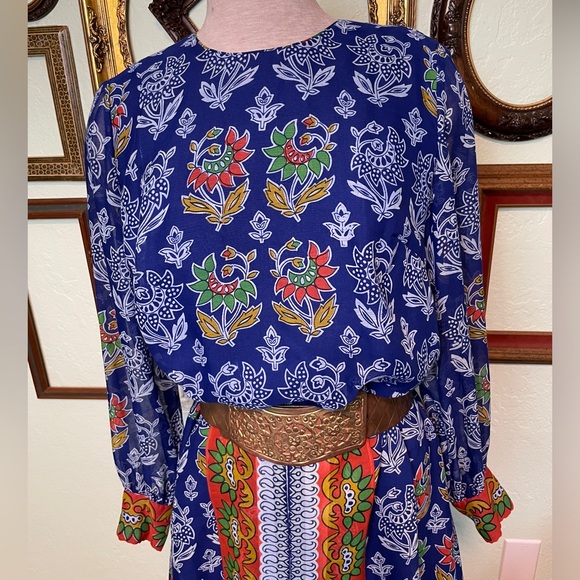 And I knew she had made me happy flowers in her hair flowers everywhere - Picture 5 of 6